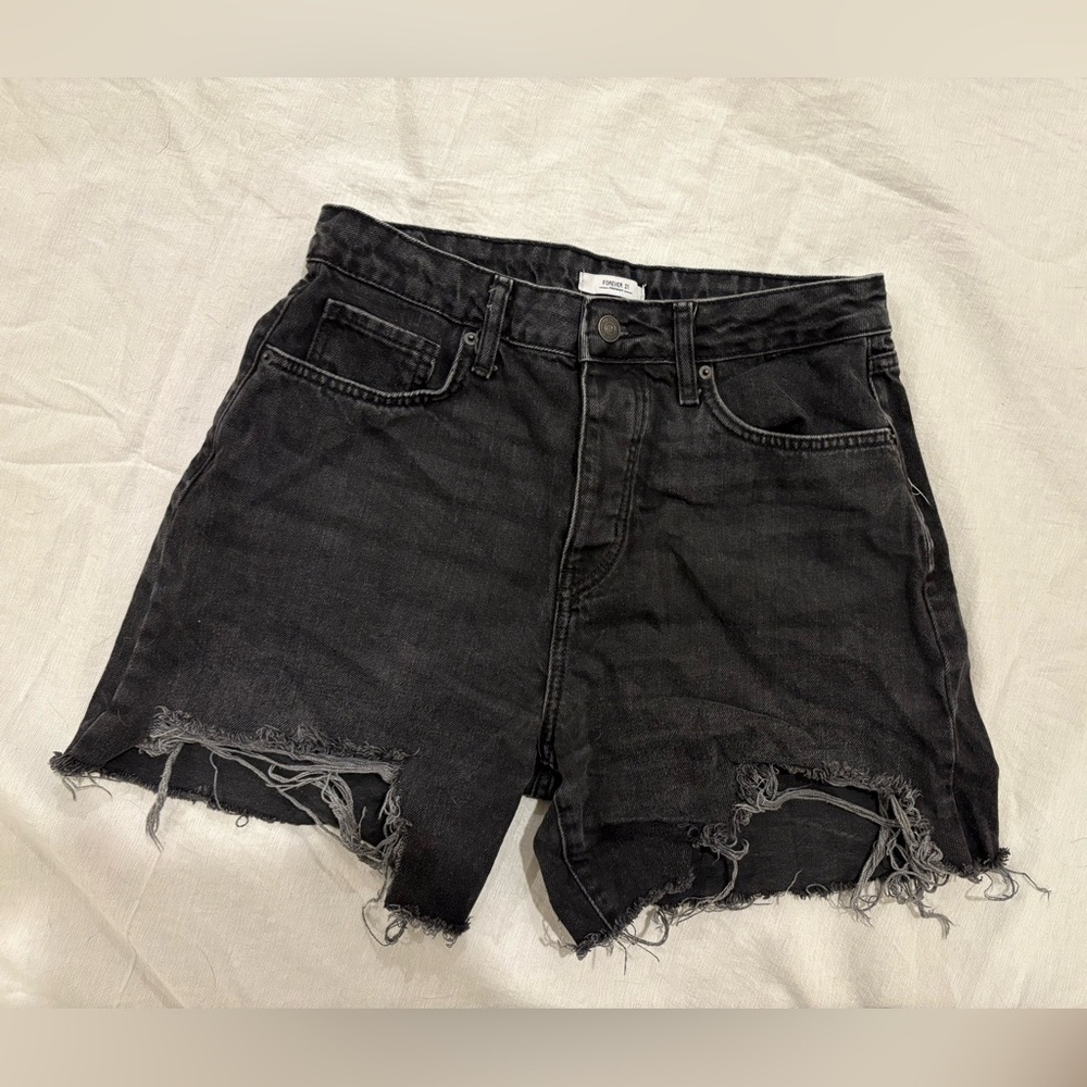 Forever 21 black distressed short